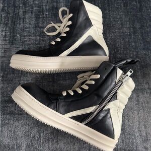 Stylish Black and White High-Top Men's Sneakers